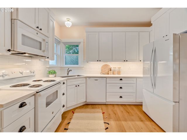 5131 Se MADISON St, Portland, OR 97215