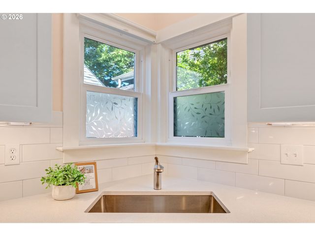 5131 Se MADISON St, Portland, OR 97215