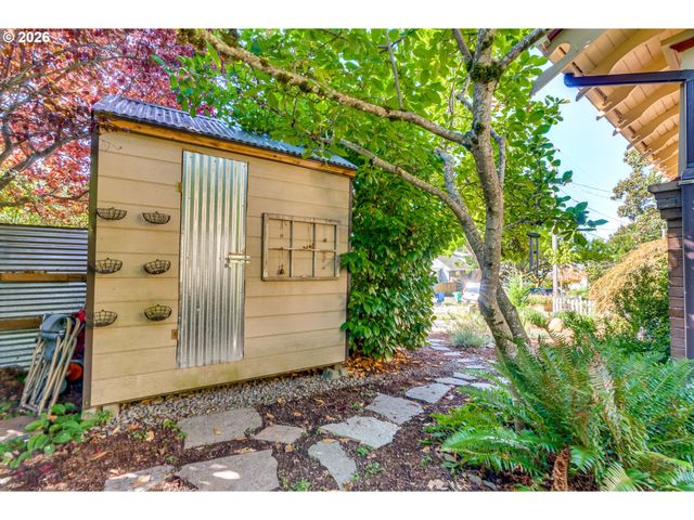 5131 Se MADISON St, Portland, OR 97215