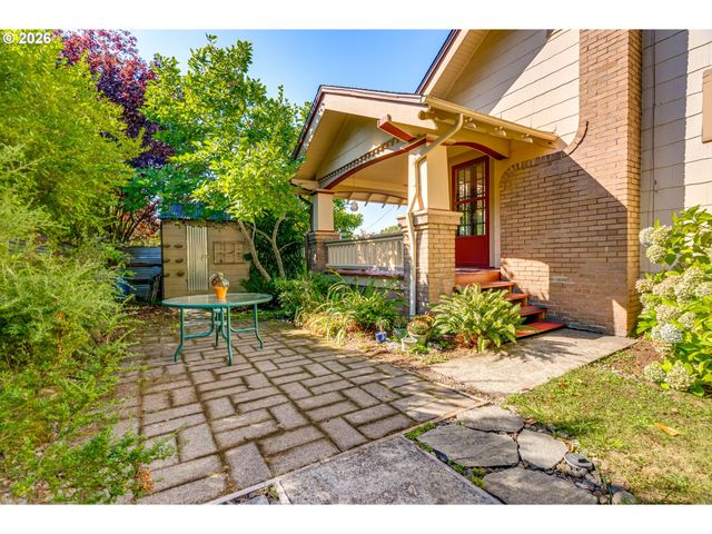 5131 Se MADISON St, Portland, OR 97215