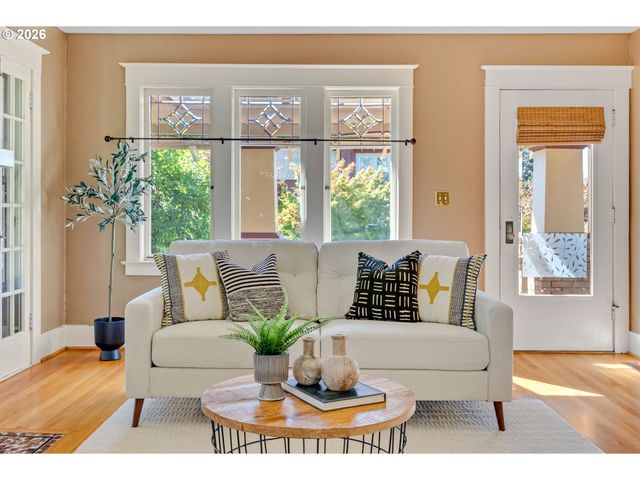 5131 Se MADISON St, Portland, OR 97215