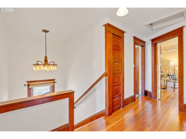 5131 Se MADISON St, Portland, OR 97215