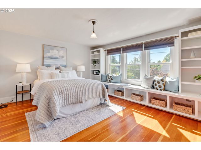 5131 Se MADISON St, Portland, OR 97215