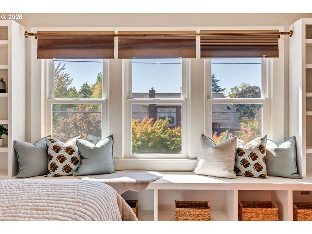 5131 Se MADISON St, Portland, OR 97215