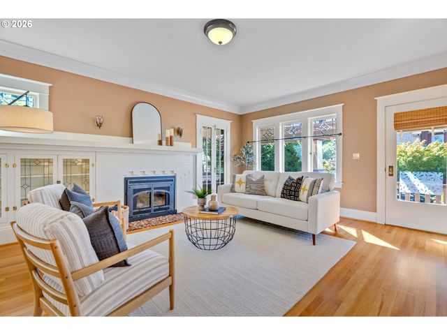 5131 Se MADISON St, Portland, OR 97215
