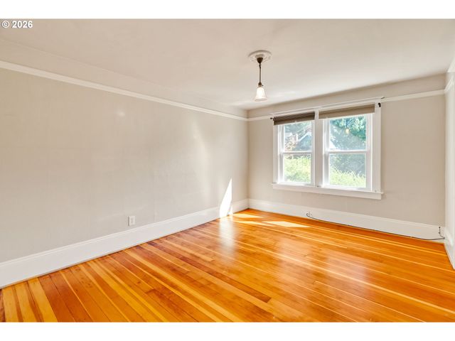5131 Se MADISON St, Portland, OR 97215