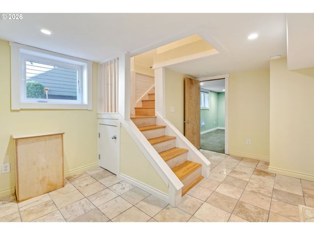 5131 Se MADISON St, Portland, OR 97215