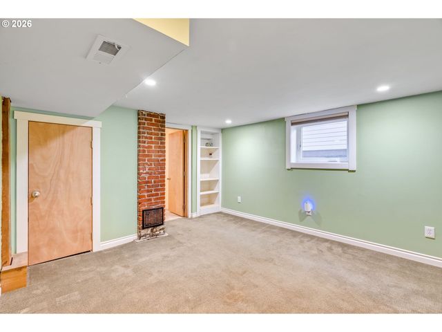 5131 Se MADISON St, Portland, OR 97215