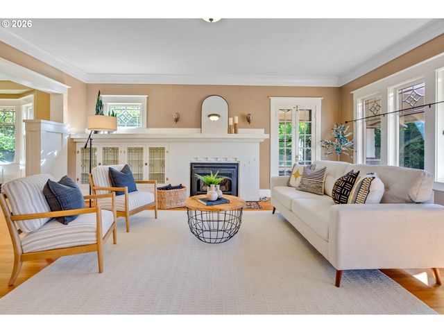 5131 Se MADISON St, Portland, OR 97215