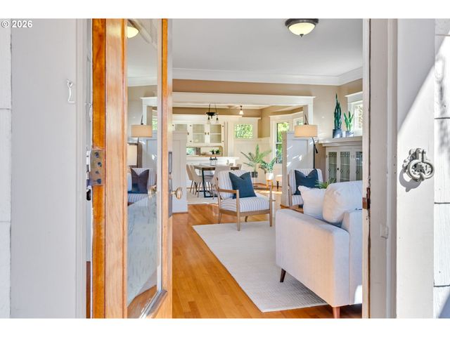 5131 Se MADISON St, Portland, OR 97215
