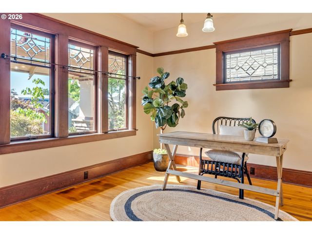 5131 Se MADISON St, Portland, OR 97215