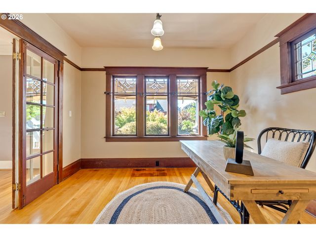 5131 Se MADISON St, Portland, OR 97215