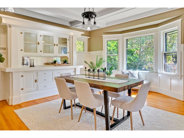 5131 Se MADISON St, Portland, OR 97215