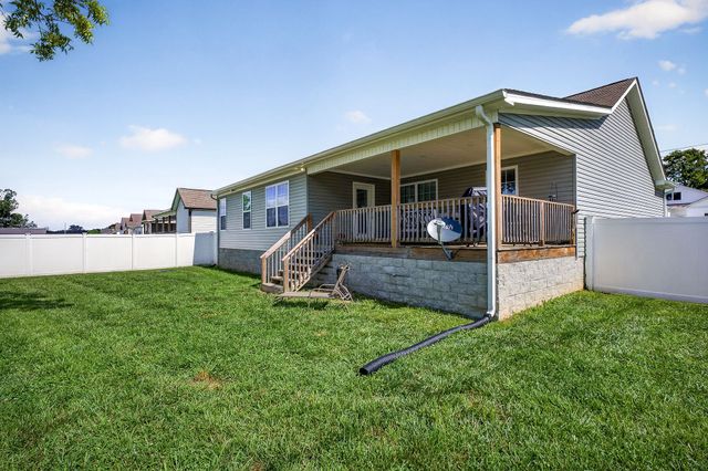 100 Reece Rd, Baxter, TN 38544