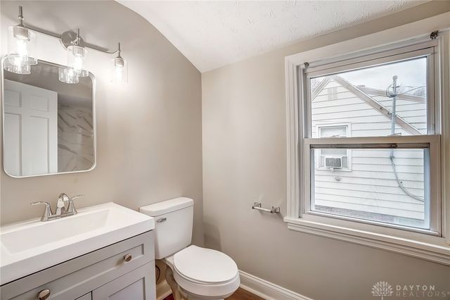 1029 Wilmington Avenue, Dayton, OH 45420
