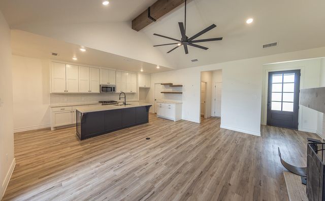 1021 N Fulton Avenue, Lubbock, TX 79416