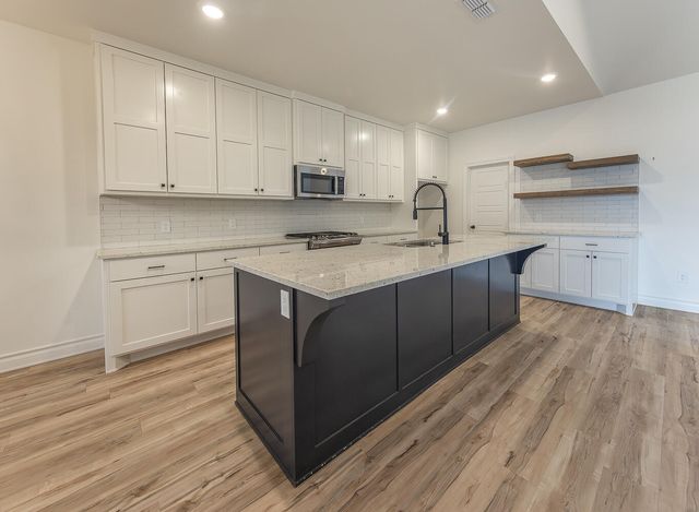 1021 N Fulton Avenue, Lubbock, TX 79416