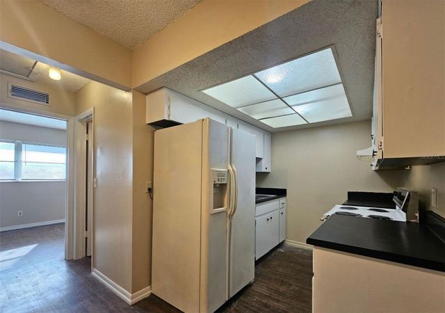 201 NW JEFFERSON CIRCLE N 2, St Petersburg, FL 33702