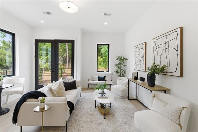1198 Penny Lane, Atlanta, GA 30329
