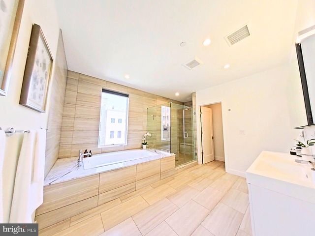 421 WALLACE ST, Philadelphia, PA 19123