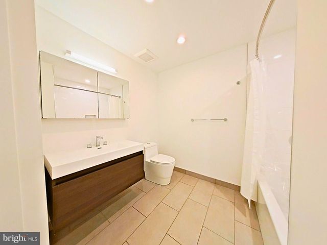 421 WALLACE ST, Philadelphia, PA 19123