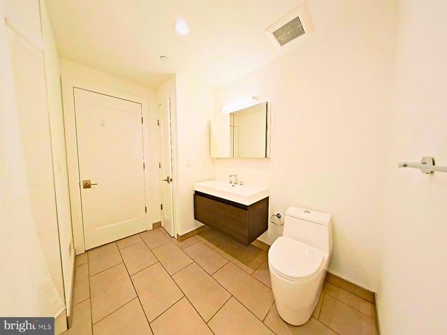 421 WALLACE ST, Philadelphia, PA 19123