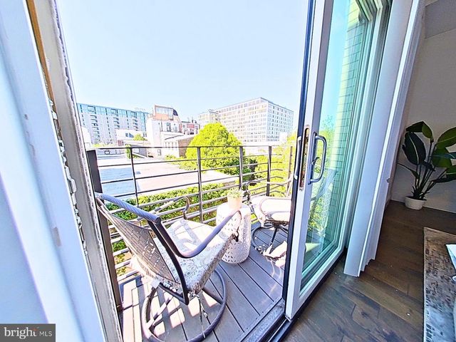 421 WALLACE ST, Philadelphia, PA 19123