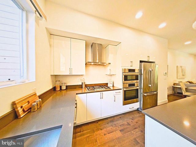 421 WALLACE ST, Philadelphia, PA 19123