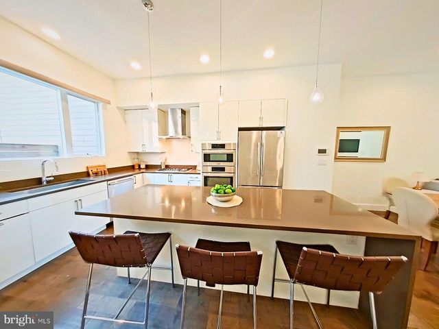 421 WALLACE ST, Philadelphia, PA 19123