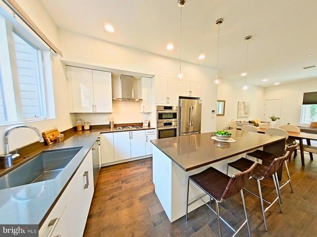 421 WALLACE ST, Philadelphia, PA 19123