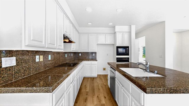 4210 Eveningside Ln, Tracy, CA 95377