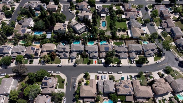 4210 Eveningside Ln, Tracy, CA 95377