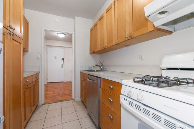 110-20 71st Road 206, Forest Hills, NY 11375