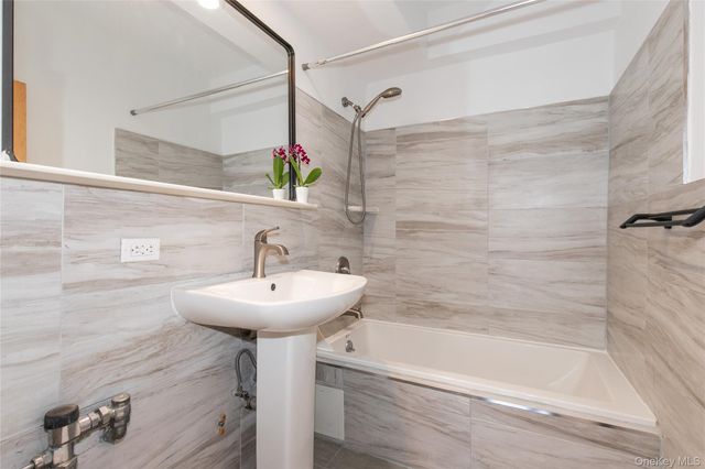 110-20 71st Road 206, Forest Hills, NY 11375