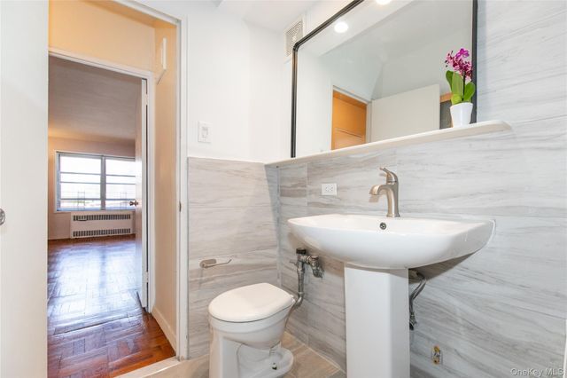 110-20 71st Road 206, Forest Hills, NY 11375