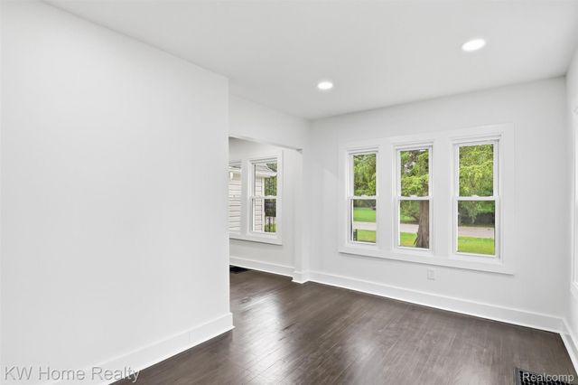 21130 Seminole Street, Southfield, MI 48033
