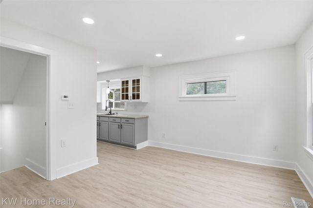 21130 Seminole Street, Southfield, MI 48033