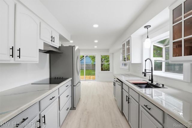 21130 Seminole Street, Southfield, MI 48033