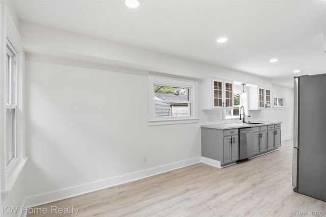 21130 Seminole Street, Southfield, MI 48033
