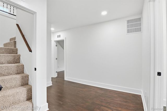 21130 Seminole Street, Southfield, MI 48033