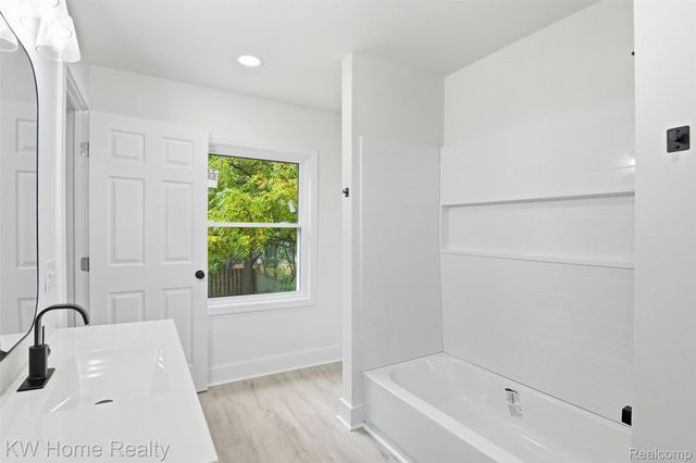 21130 Seminole Street, Southfield, MI 48033