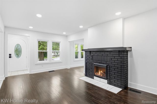 21130 Seminole Street, Southfield, MI 48033