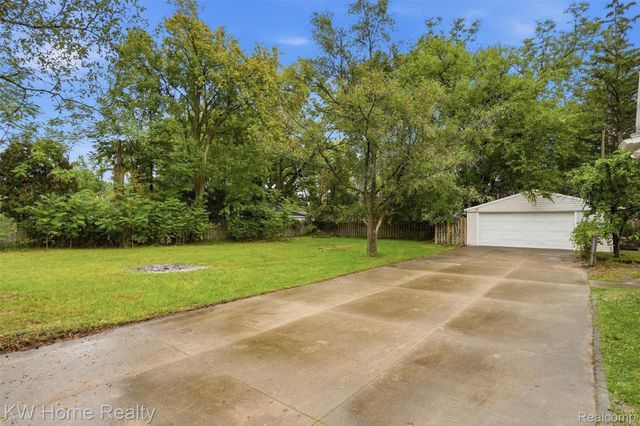 21130 Seminole Street, Southfield, MI 48033