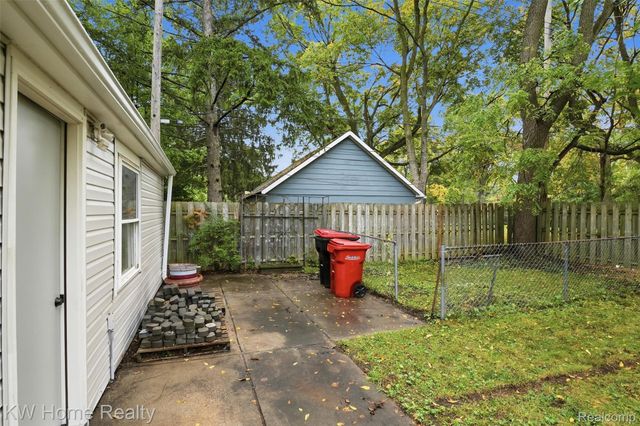 21130 Seminole Street, Southfield, MI 48033