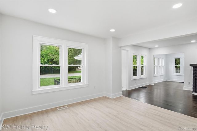 21130 Seminole Street, Southfield, MI 48033