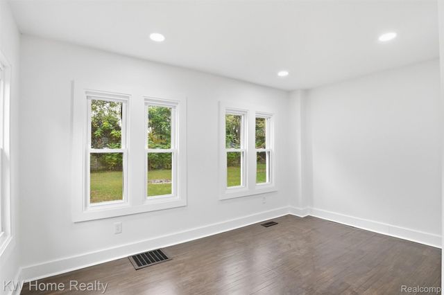 21130 Seminole Street, Southfield, MI 48033