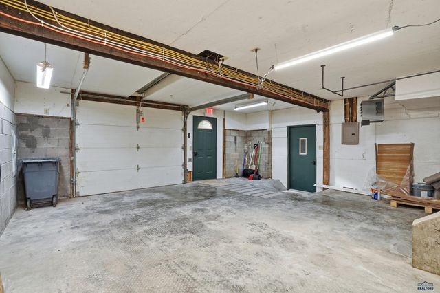 8024 BLUCKSBERG DR, Sturgis, SD 57785