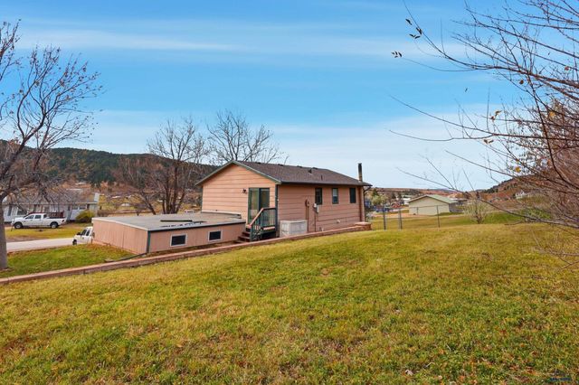 8024 BLUCKSBERG DR, Sturgis, SD 57785