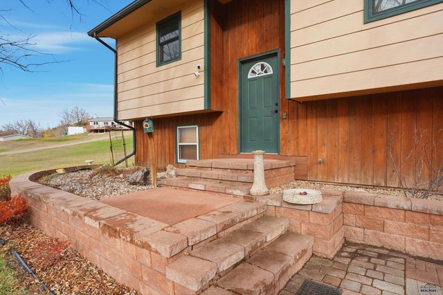 8024 BLUCKSBERG DR, Sturgis, SD 57785
