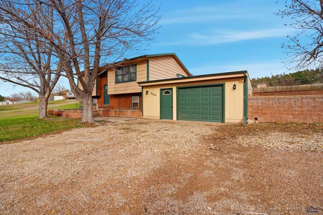 8024 BLUCKSBERG DR, Sturgis, SD 57785
